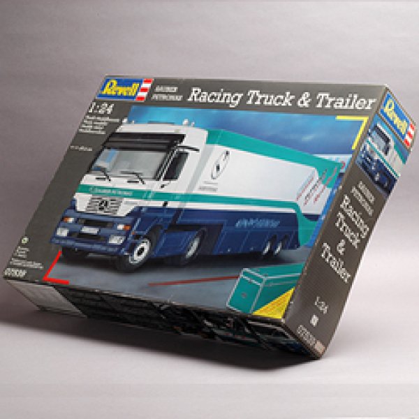 画像1: レベル 1/24 SAUBER PETRONAS Racing Truck & Trailer (1)