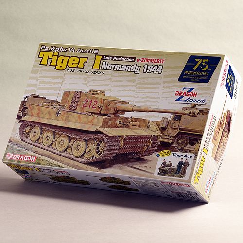 ドラゴン 1/35 第二次世界大戦 ティーガー1 後期生産型 with ツィ